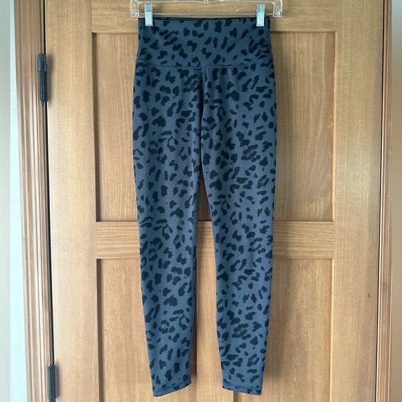 Allfenix Anthropologie Grey / Black Leo Leopard Leggings Women’s size Medium​​ - Picture 2 of 15